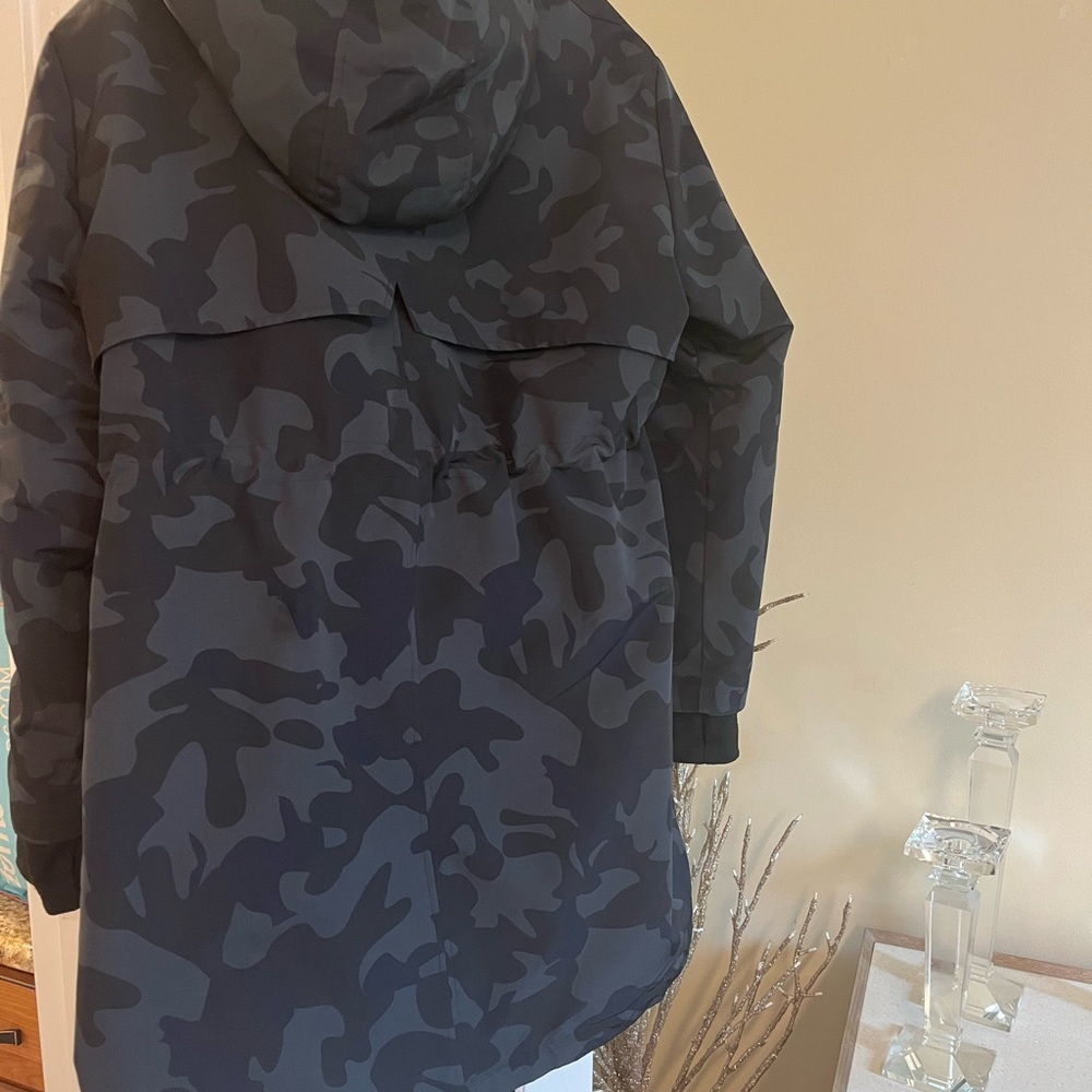 Seraphine Black Camo Maternity & Babywearing Puffer Jacket - Picture 5 of 9
